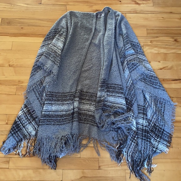 Poncho - Picture 2 of 2